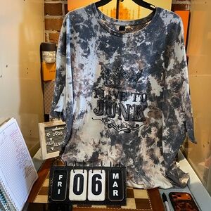 I LIVE TO JUNK CREWNECK t shirt